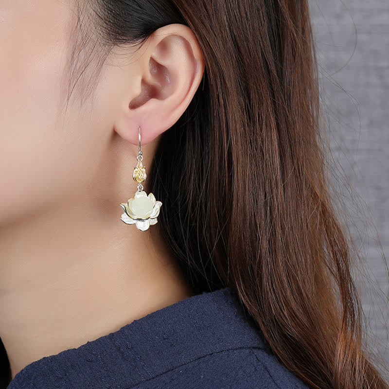 Ohrringe Weißer Jade Tropfen Lotus Silber getragen Boho Schmuck spirituell