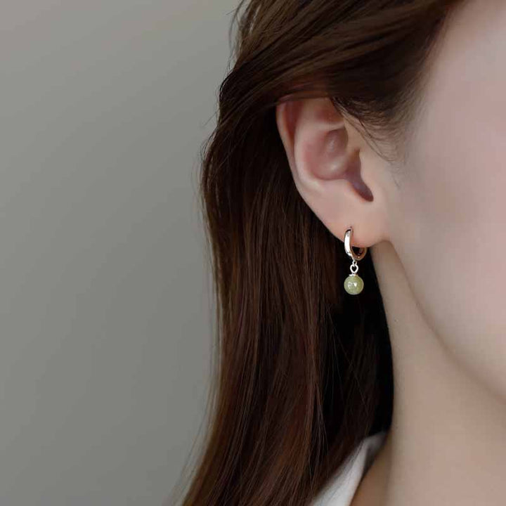 Jade Ohrringe Wohlstand Silber getragen Boho Schmuck spirituell Ohrhänger