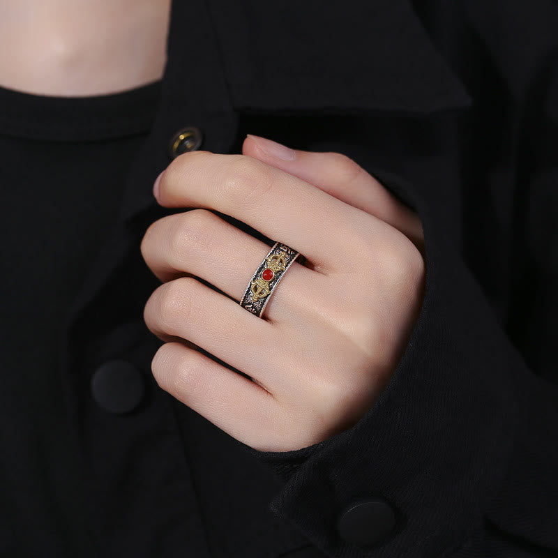 Ring Roter Achat Dorje Vajra getragen Hand eleganter Schmuck Weisheit