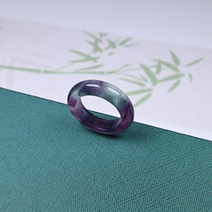 Fluorit Ring Schutz lila Stein Glück Fengshui getragen