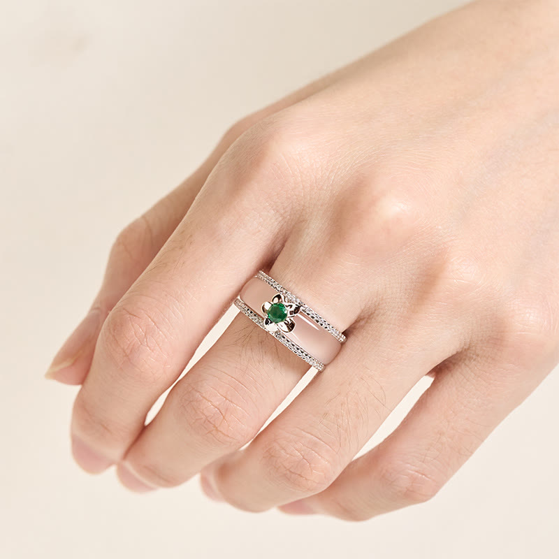Ring Chalcedon Kürbisblüte Harmonie grüner Stein silber elegant getragen