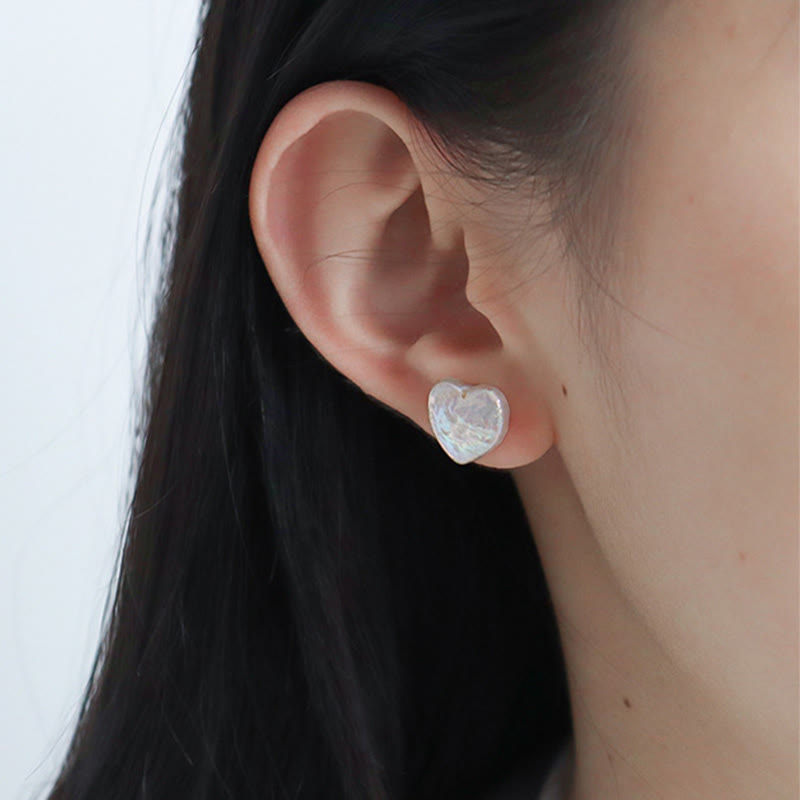 Perlmutt Herz Ohrringe getragen Boho Schmuck spirituell Ohrstecker Weisheit