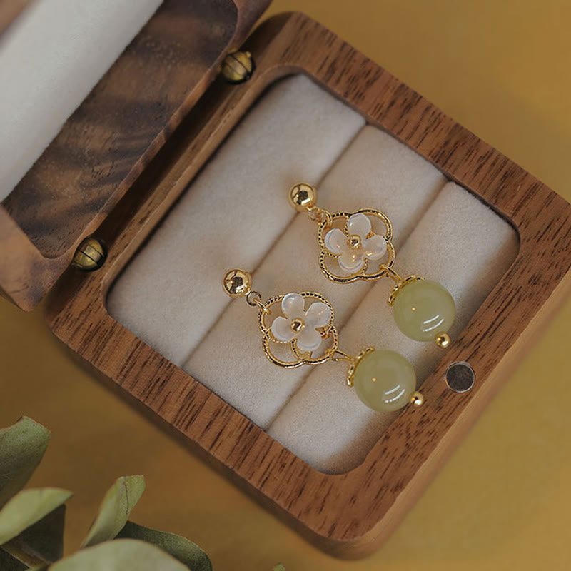 Ohrringe Tridacna Blume Jade
