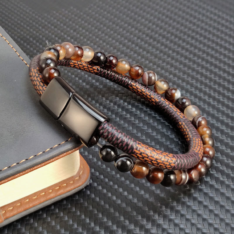 Armband Onyx – Erfolg mit Lederband und Edelstahl-Magnetverschluss elegant auf Notizbuch