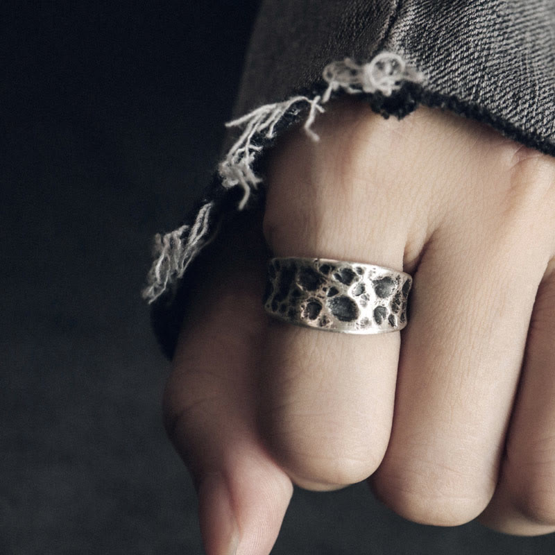 Ring 925 Silber Relief Design – Schutz Fingerring auf Hand