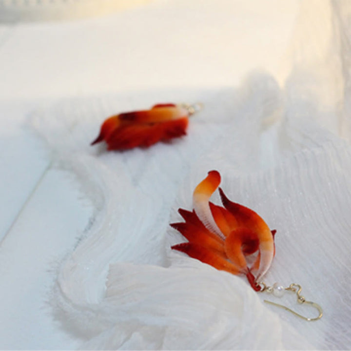 Ohrringe Seide Samtblume Feder Eleganz orange Boho Schmuck filigran Ohrhänger