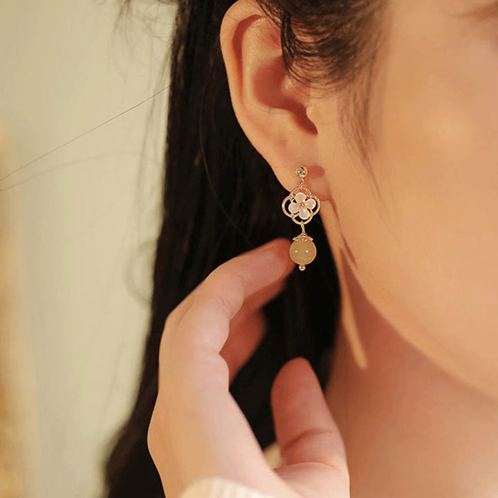 Ohrringe Tridacna Blume Jade getragen Boho Schmuck spirituell Ohrhänger