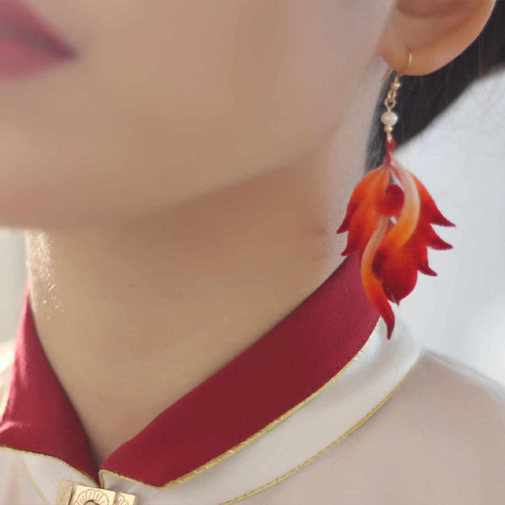 Ohrringe Seide Samtblume Feder – Eleganz getragen Boho Schmuck rot