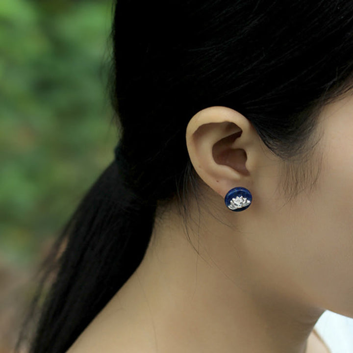 Lapislazuli Ohrringe Lotus Silber getragen Boho Schmuck spirituell Ohrstecker