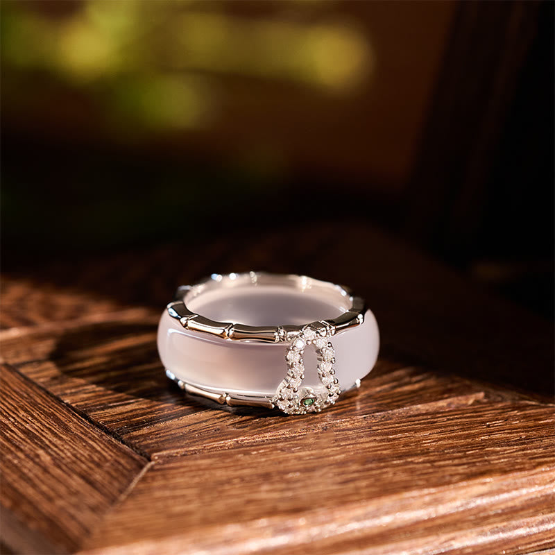 Ring Chalcedon Kürbisblüte Harmonie weißer Stein mit Metallelementen