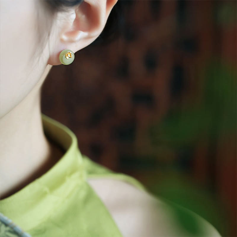 Ohrringe Cyanjade Blume – Harmonie getragen Boho Schmuck spirituell Ohrstecker