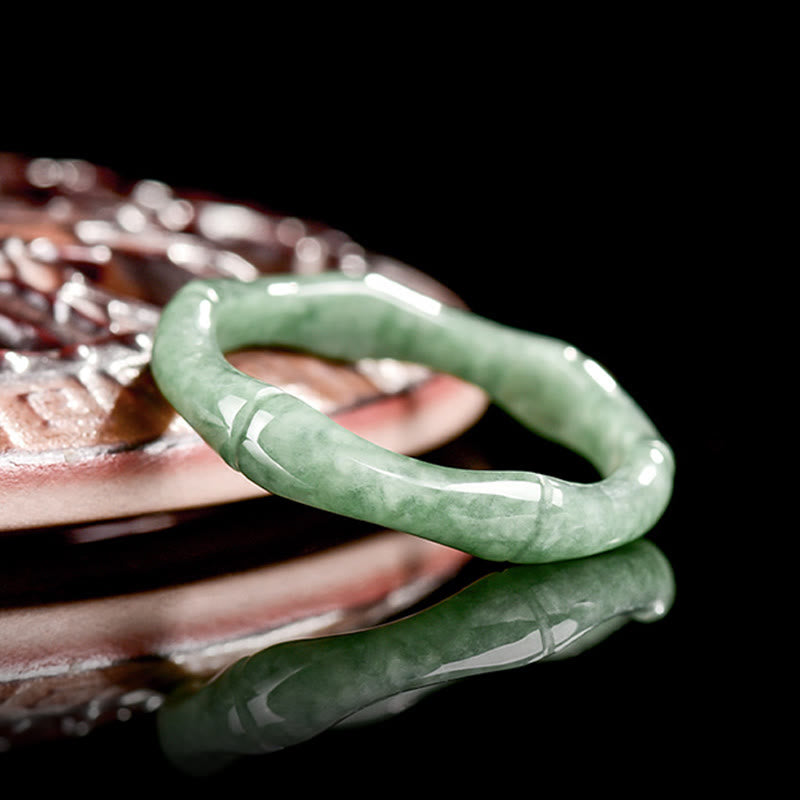 Ring Jade Bambus Fülle grün elegant getragen Fengshui Harmonie