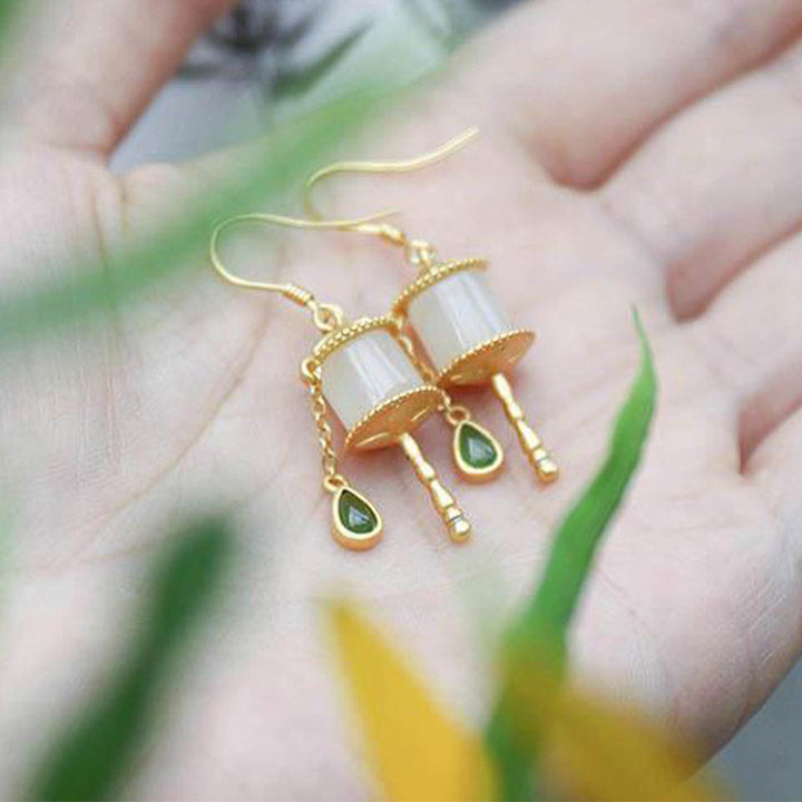 Ohrringe Jade Gebetsmühle weiß grün Gold Boho Schmuck spirituell Ohrhänger