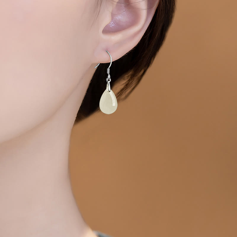 Ohrringe Jade Tropfen getragen Silber Boho Schmuck spirituell Ohrhänger Glück Wohlstand