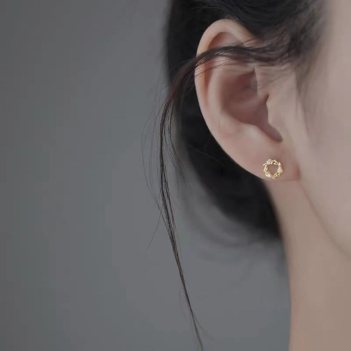 Ohrringe Kupfer Silber Blumenkranz getragen zarter Boho Schmuck Ohrstecker
