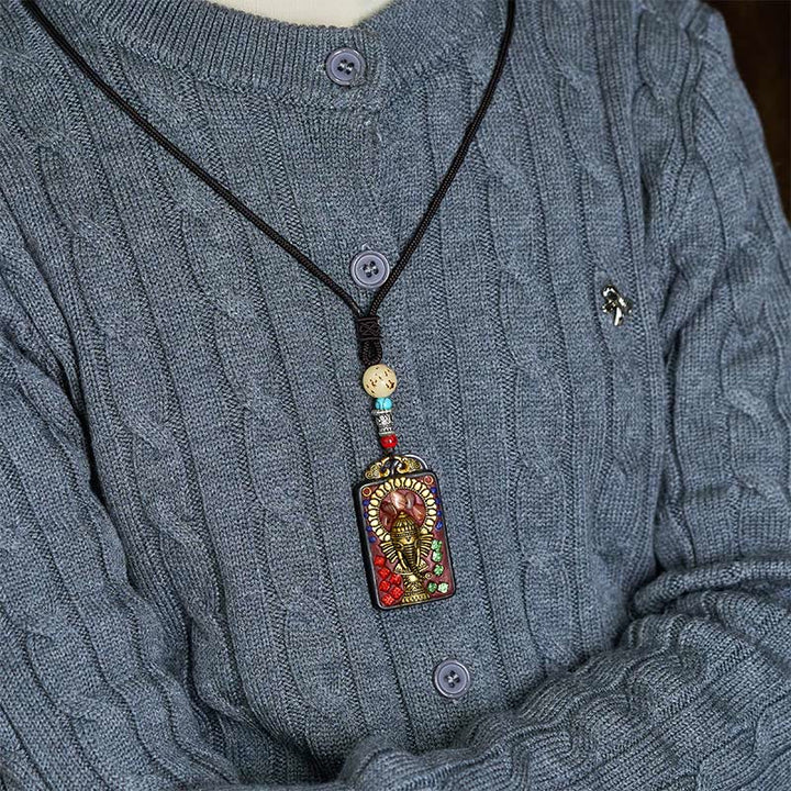 Tibetische Kette Ebenholz Ganesha Anhänger rot getragen Frieden Naturstein
