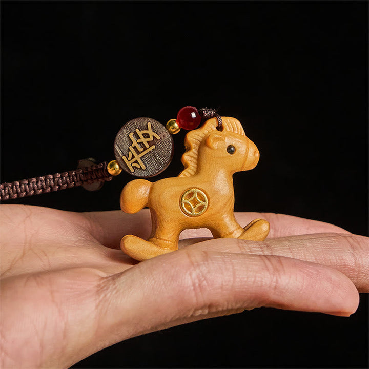 Schlüsselanhänger Pferd Holz handgeschnitzt chinesisches Tierkreiszeichen Glücksbringer spirituell