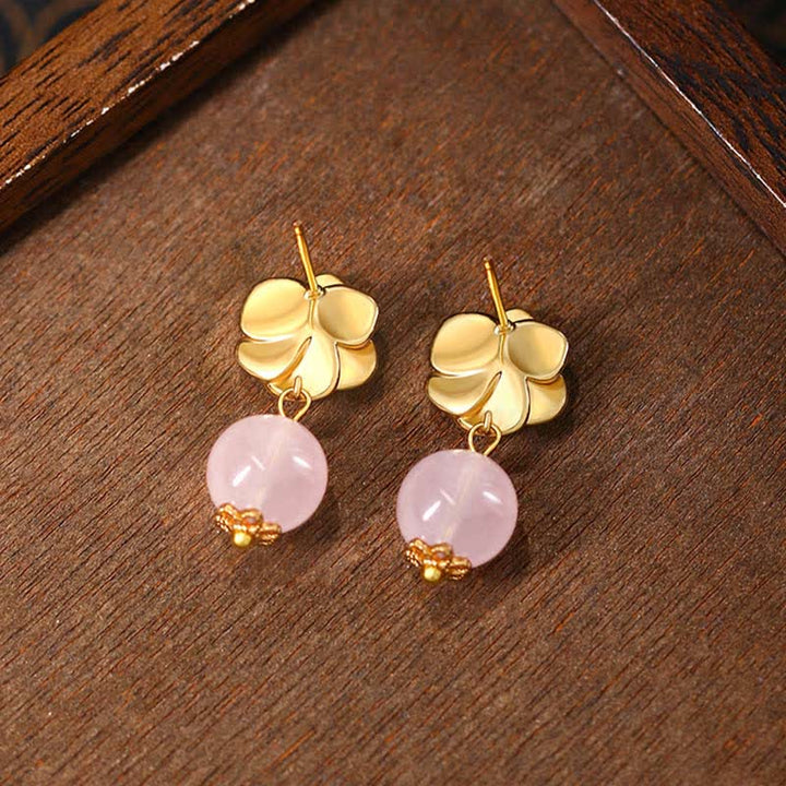 Ohrringe Rosenquarz Kamelie goldene Blüte Holz Boho Schmuck spirituell