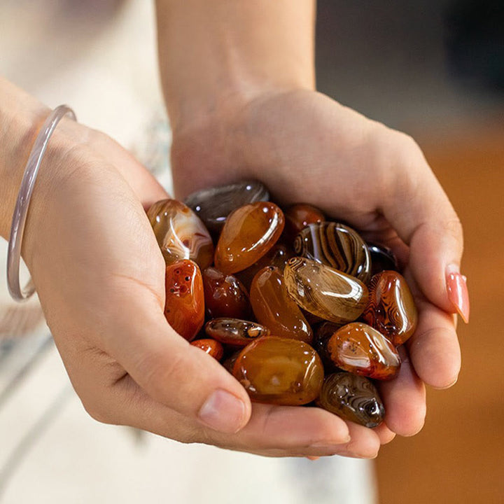 Schlüsselanhänger Sardonyx Sandelholz – Positivität Edelsteine Hände natürliche Trommelsteine spirituell