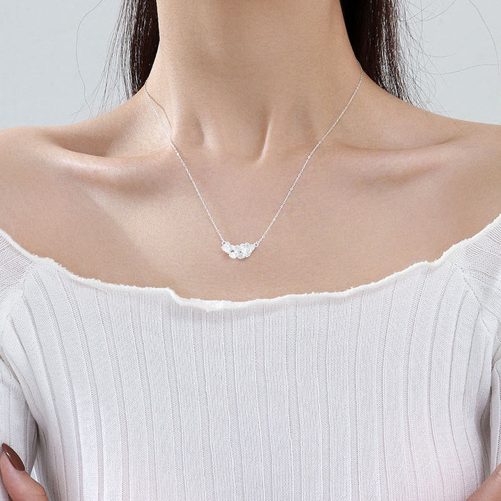Elegante Anhänger Kette Sterlingsilber zart mit Blume Segen am Hals