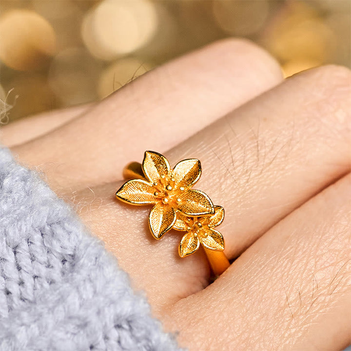 Vergoldeter Kupfermessing Ring Lila Blüte Blumenmotiv elegant getragen