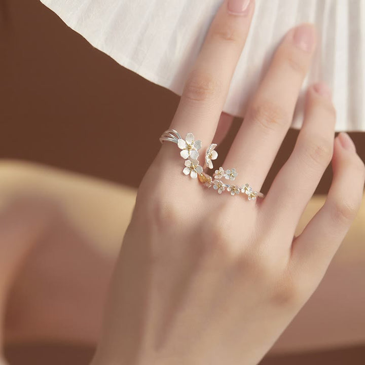 Ring 925 Silber Irisblüte an Hand getragen Schutz Glück