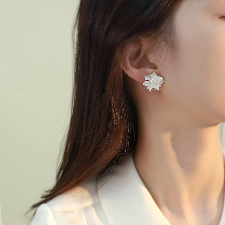 Blumen Ohrringe Perlen Kupfer getragen Boho Schmuck zarte Ohrstecker