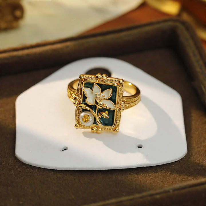 Goldfarbener Ring weiße Perle Lotusblüte Fengshui Glück Wohlstand