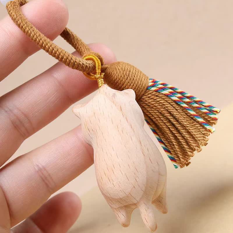 Schlüsselanhänger Katze Buchenholz Quaste handgeschnitzt Glücksbringer spirituell Accessoire