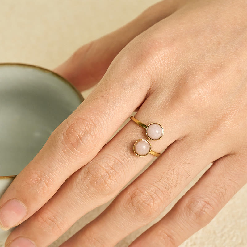 Ring Titanstahl – Balance & Ruhe mit zwei Perlen elegant getragen