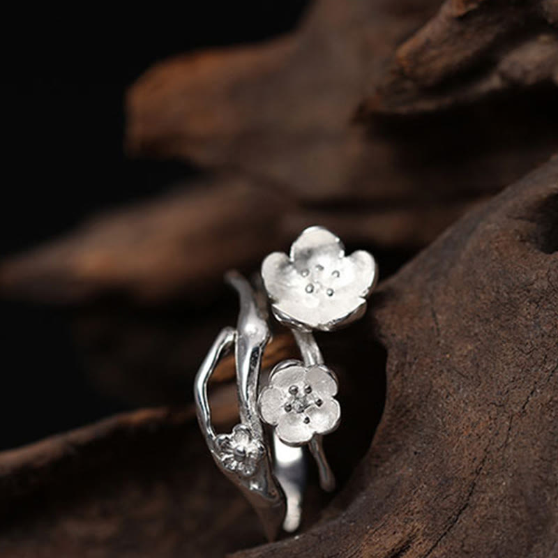 925er Silberring mit Pflaumenblüte Motiv für Balance und Eleganz