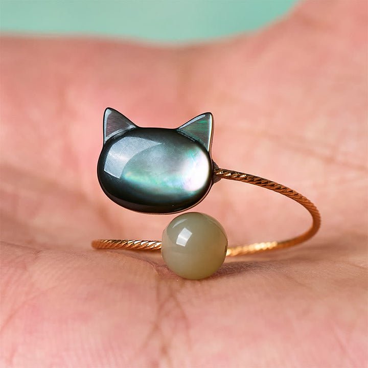 Ring Tridacna Katze Schutz Charme grüner Stein eleganter goldener Schmuck