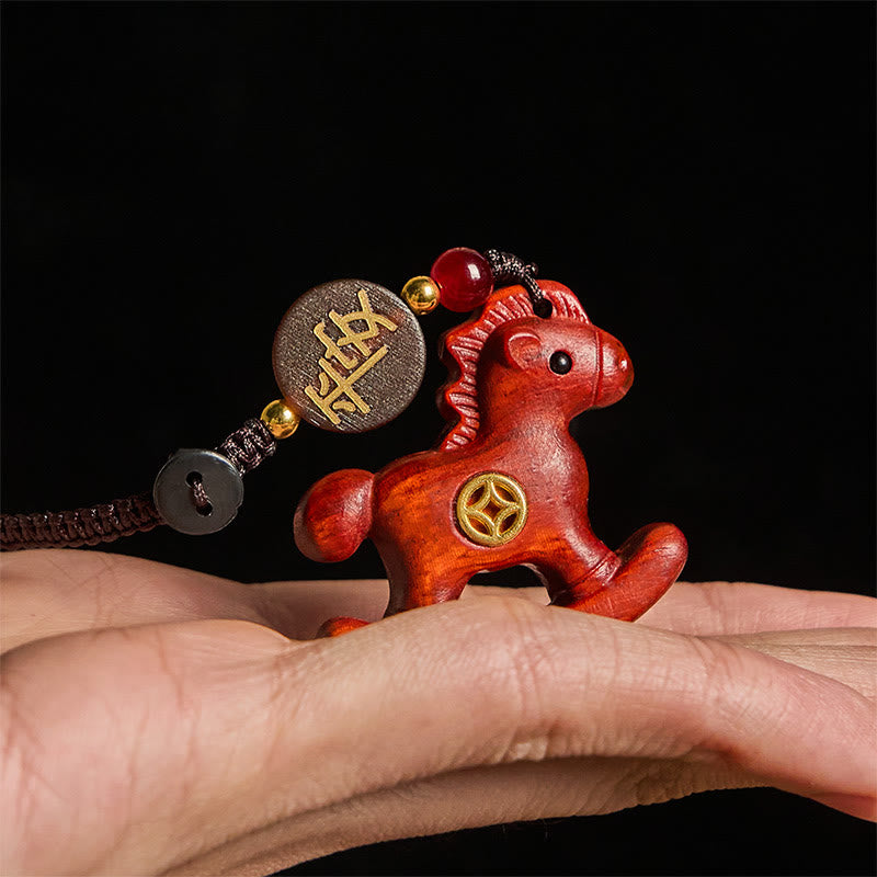 Schlüsselanhänger Pferd Holz handgeschnitzt rot Glücksbringer chinesisches Symbol spirituell