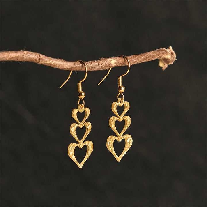Herz Ohrringe Titanstahl Hammerschlag gold Boho Schmuck spirituell Ohrhänger