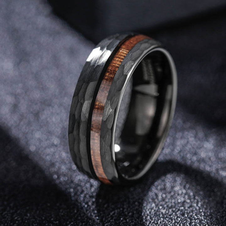 Ring Titanstahl Texturiert mit Holzinlay, Stärke und Eleganz