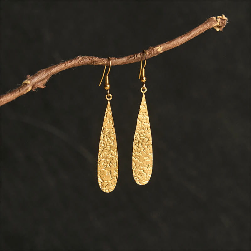 Ohrringe Titanstahl Hammerschlag gold Tropfen Boho Schmuck spirituell Ohrhänger
