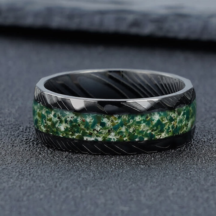 Ring Titanstahl Facettiert – Stärke mit grünem Inlay elegant
