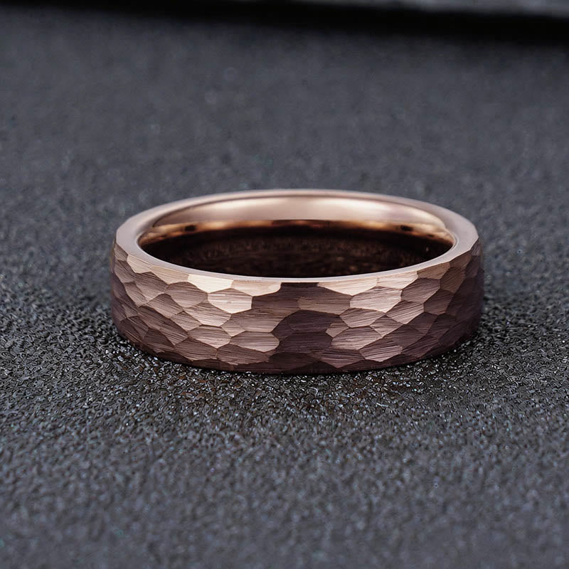 Tungstenstahl Ring mit Hammerschlag-Finish modern Stärke kraftvoller Herrenring