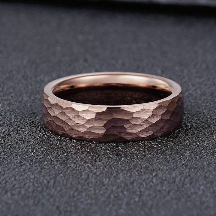 Tungstenstahl Ring mit Hammerschlag-Finish modern Stärke kraftvoller Herrenring