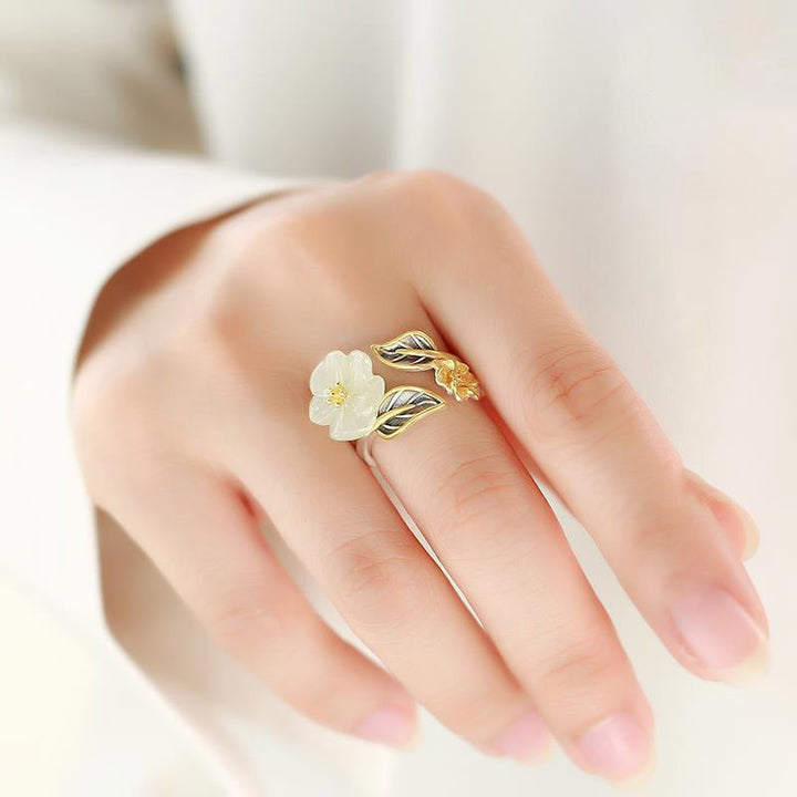 Ring Weiße Jade Pflaumenblüte Glück vergoldet Fengshui elegantes Schmuckstück