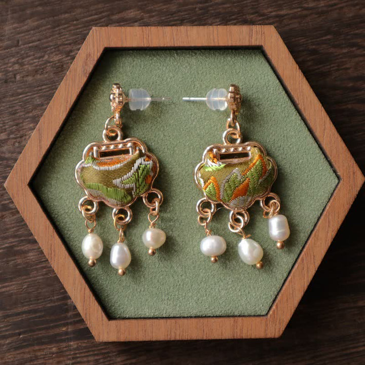 Ohrringe Perle Seide Schutz Frieden bestickt grün Boho Schmuck spirituell