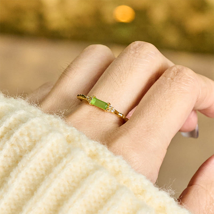Ring aus Kupfer mit Grüner Achat Bambus Fengshui getragen