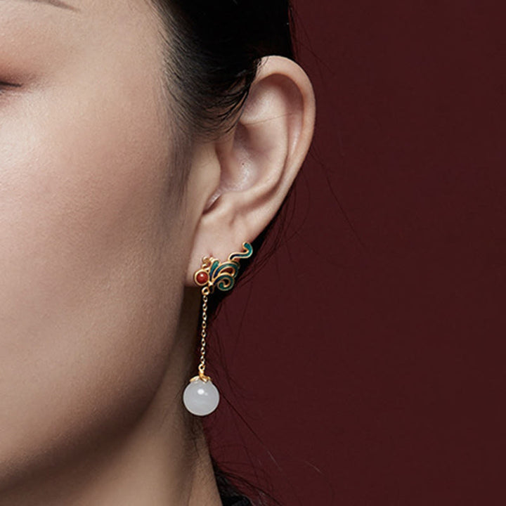 Ohrringe Weißer Jade Roter Achat getragen Boho Schmuck spirituell Ohrhänger