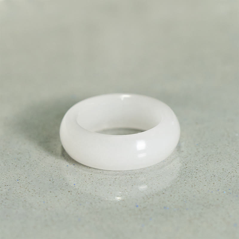Goldene Seidenjade Ring Wohlstand Feng Shui weißer polierter Edelstein