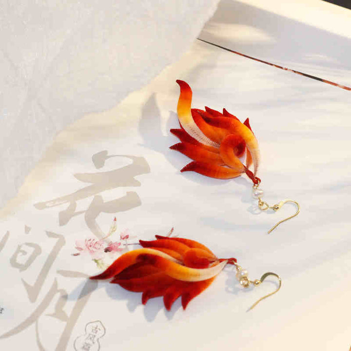 Ohrringe Seide Samtblume Feder Eleganz rot Boho Schmuck asiatisch Ohrhänger