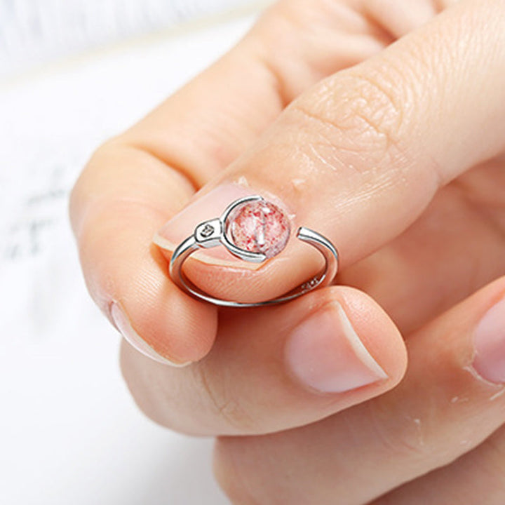Rosenquarz Ring getragen an Hand Liebe Glück Schutz Energie Harmonie