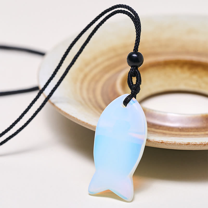 Blauopal Kette mit Koi-Fisch Anhänger schwarze Schnur Erfolg Symbol