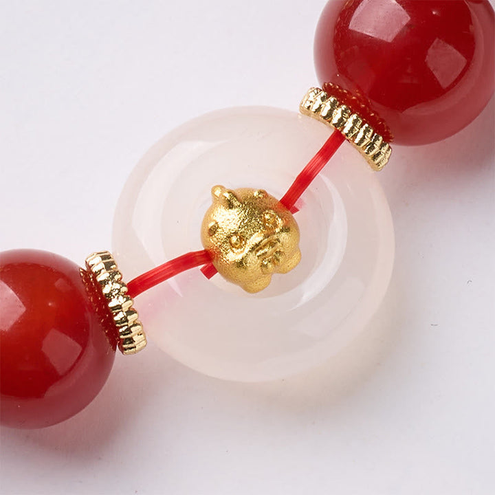 Armband Roter Achat Chalcedon Friedensschnalle Selbstvertrauen goldener Tiger Detail Nahaufnahme