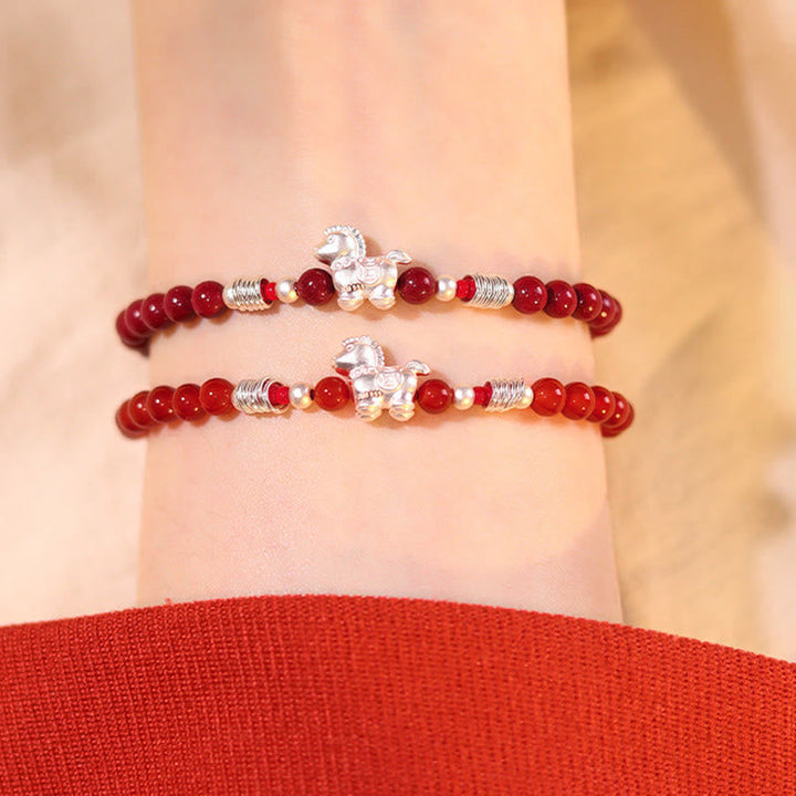 Armband 925 Silber Roter Achat Ruhe Pferd Anhänger Handgelenk getragen