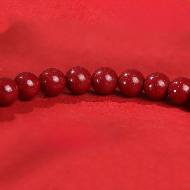 Armband 925 Silber Roter Achat Ruhe Perlen Detail auf rotem Stoff
